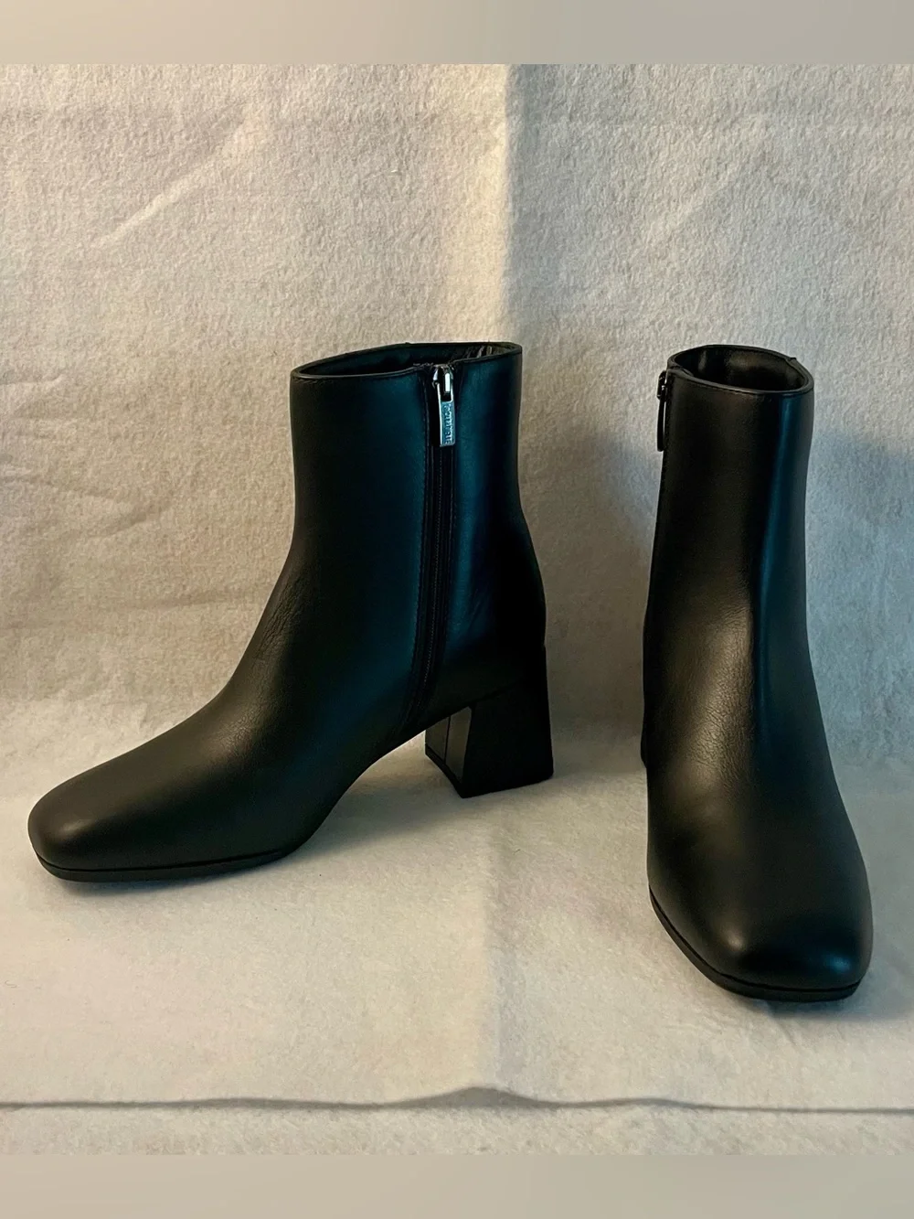 La CANADIENNE Black Leather Square-Toe Ankle Boots - Jensen - Size 6